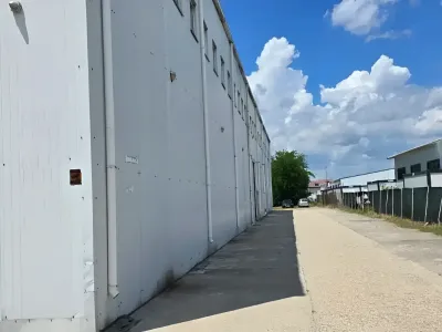 Fațadă lungă clădire industrială hală vânzare Otopeni Ilfov
